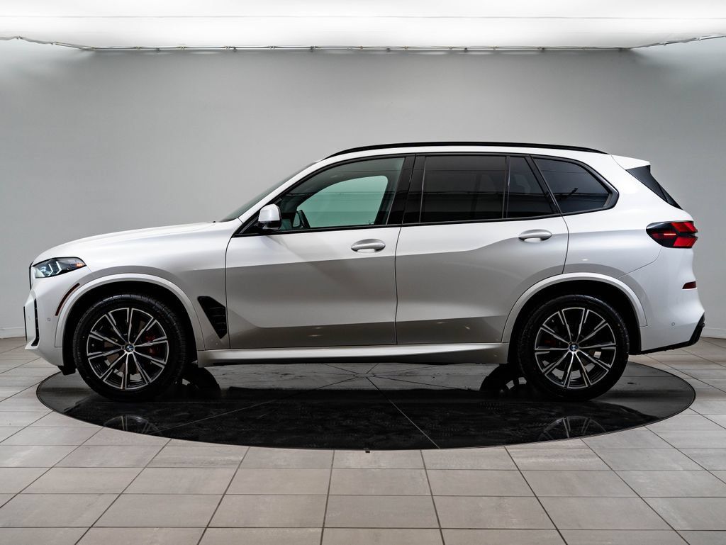 Used 2025 BMW X5 xDrive40i w/ M Sport Package AWD/4WD image 5