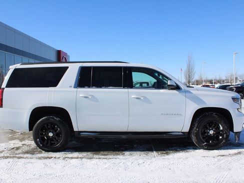 Used 2019 Chevrolet Suburban LT image 6