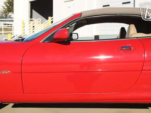 Used 2000 Jaguar XK8 Convertible image 36