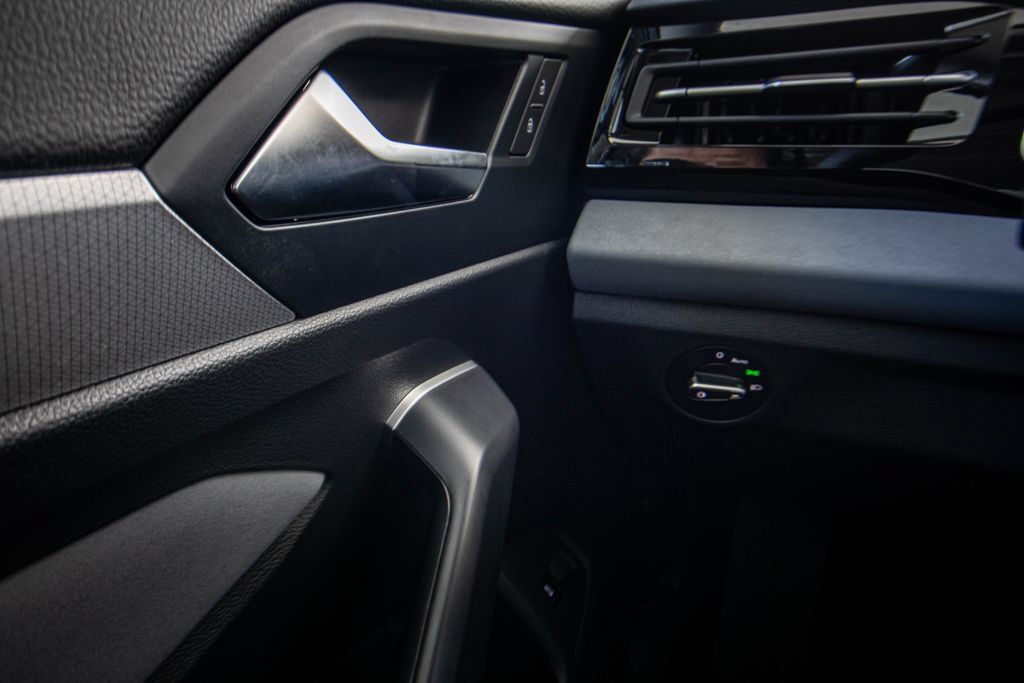 Certified 2026 Volkswagen Jetta SE FWD image 32