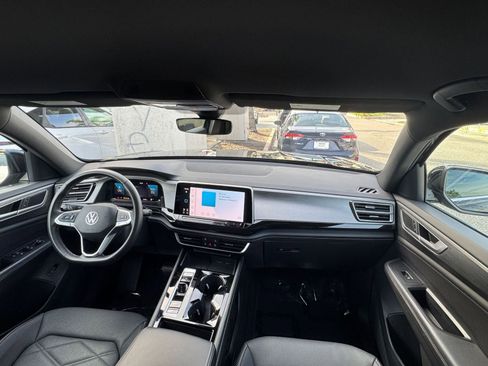 Used 2025 Volkswagen Atlas Cross Sport SE image 34