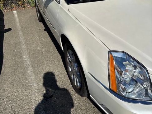 Used 2008 Cadillac DTS FWD image 4