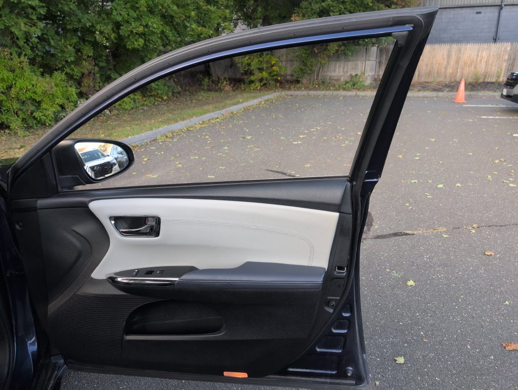 Used 2015 Toyota Avalon XLE FWD image 36