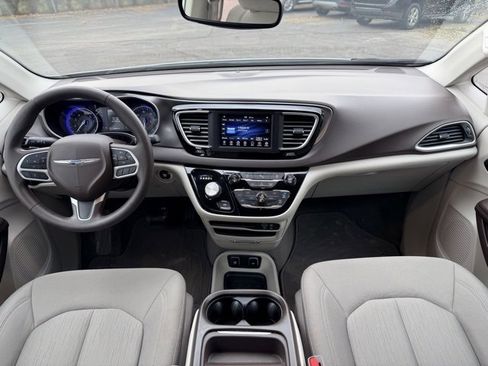 Used 2018 Chrysler Pacifica Touring Plus image 20