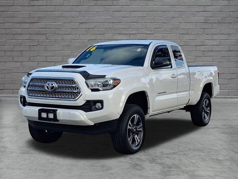 Used 2016 Toyota Tacoma TRD Sport w/ Towing Package AWD/4WD image 3