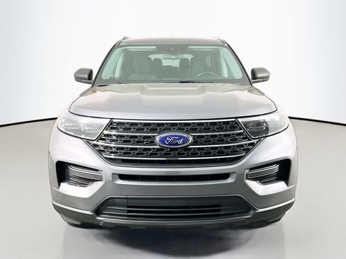 Used 2022 Ford Explorer XLT AWD/4WD image 3