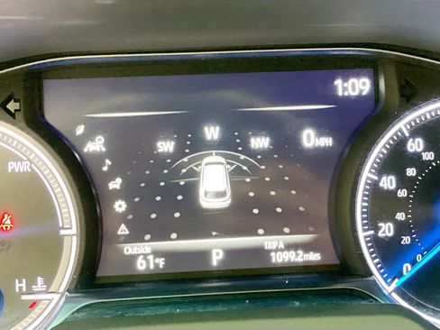 Used 2021 Toyota Venza XLE image 8