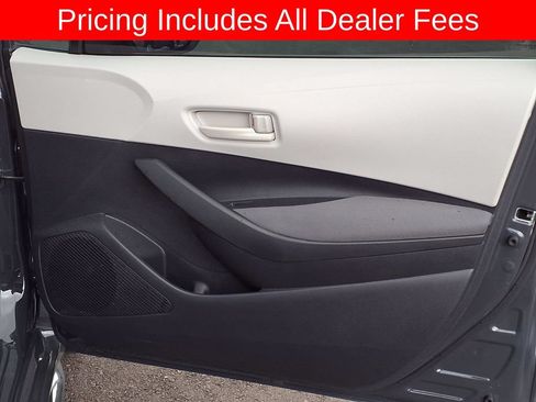 Used 2025 Toyota Corolla LE FWD image 11