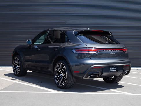 Certified 2024 Porsche Macan AWD/4WD image 3