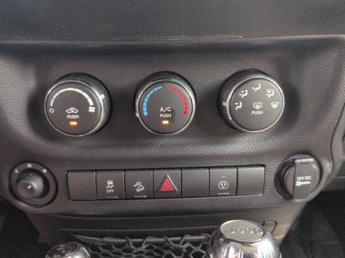 Used 2014 Jeep Wrangler Sahara w/ Connectivity Group AWD/4WD image 23