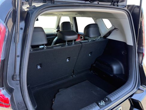 Used 2023 Kia Soul GT-Line FWD image 12