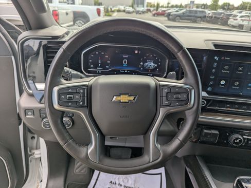 Certified 2022 Chevrolet Silverado 1500 LT w/ Convenience Package II AWD/4WD image 16