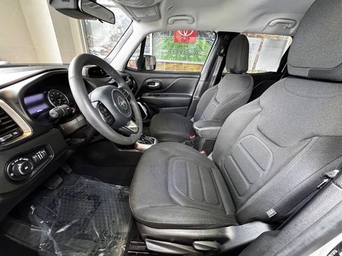 Used 2022 Jeep Renegade Latitude AWD/4WD image 19