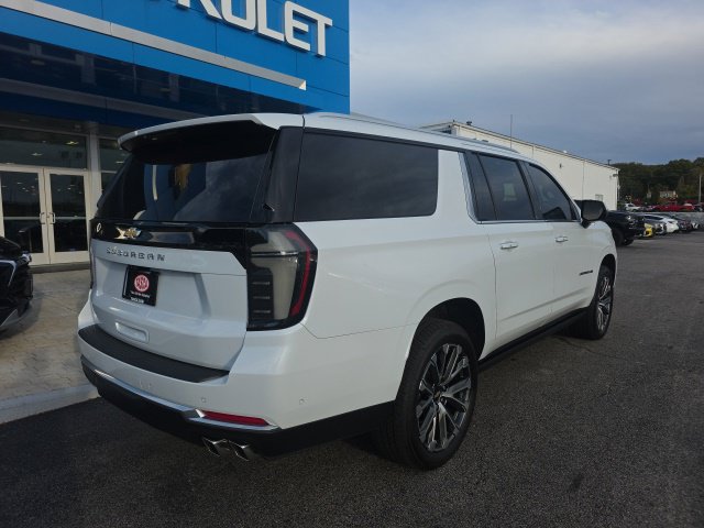 Used 2026 Chevrolet Suburban High Country AWD/4WD image 7
