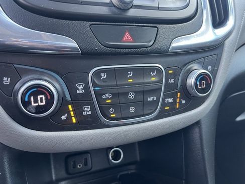 Used 2018 Chevrolet Equinox Premier image 19