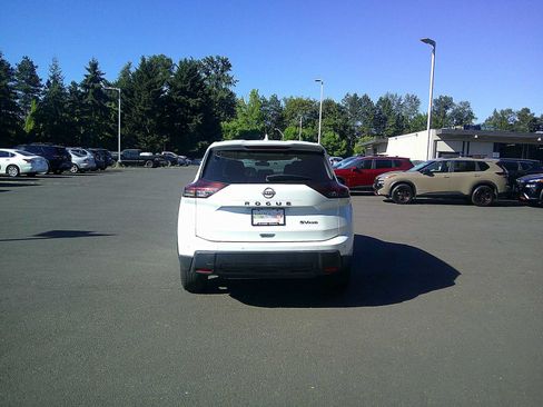 Used 2024 Nissan Rogue SV AWD/4WD image 4