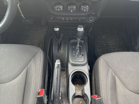 Used 2017 Jeep Wrangler Unlimited Sahara w/ Connectivity Group image 17