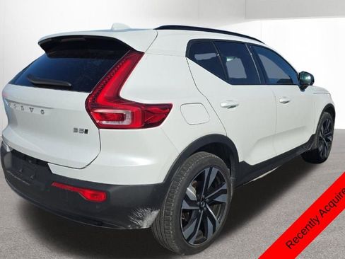 Used 2024 Volvo XC40 B5 Plus w/ Climate Package image 5