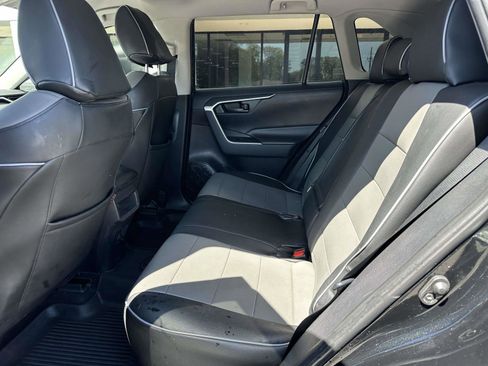 Used 2019 Toyota RAV4 LE AWD/4WD image 15