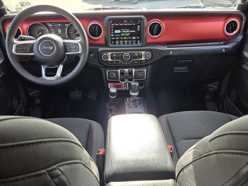 Used 2023 Jeep Gladiator Rubicon AWD/4WD image 17