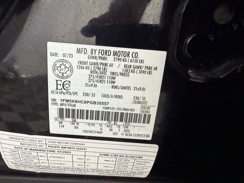 Used 2023 Ford Explorer Platinum w/ Technology Package AWD/4WD image 34
