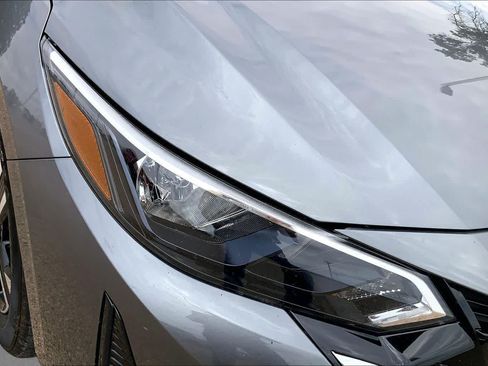 Used 2024 Nissan Sentra SV FWD image 36