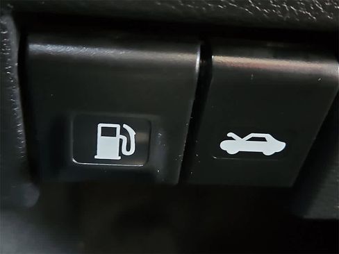 Used 2020 Nissan Kicks S image 21