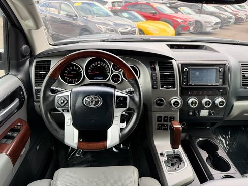 Used 2017 Toyota Sequoia Platinum AWD/4WD image 31