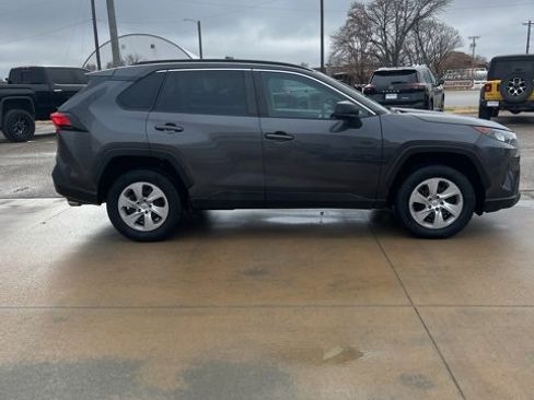 Used 2021 Toyota RAV4 LE image 5