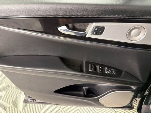 Used 2021 Lincoln Nautilus Reserve w/ Equipment Group 202A image 11