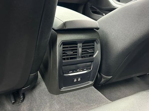Used 2025 BMW 330i Sedan w/ Convenience Package RWD image 39