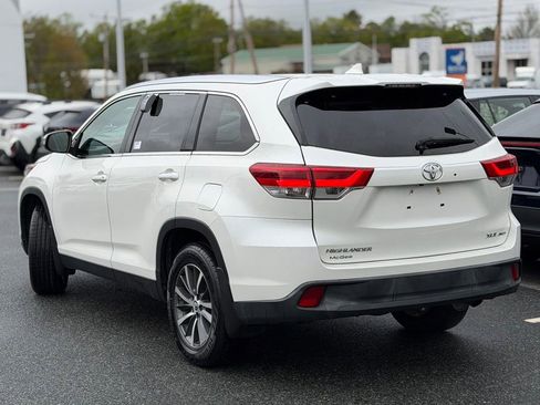 Used 2019 Toyota Highlander XLE AWD/4WD image 3