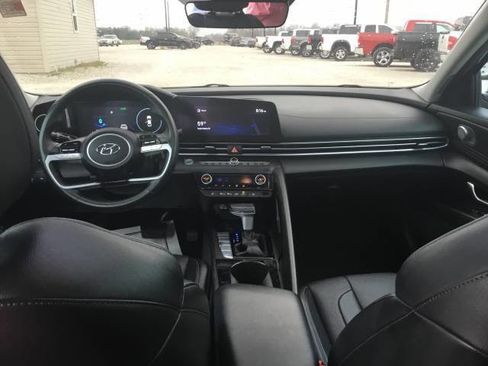 Used 2022 Hyundai Elantra Limited image 12