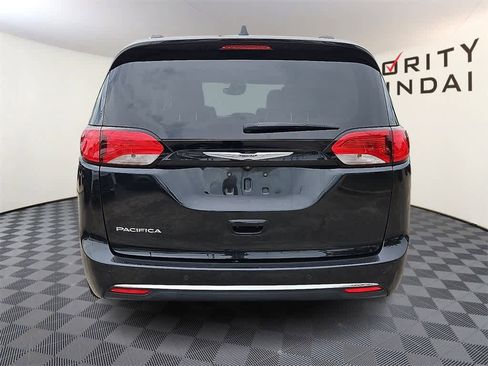 Used 2019 Chrysler Pacifica Touring-L Plus w/ Advanced Safetytec Group image 5