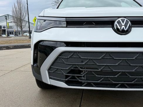 New 2026 Volkswagen Taos SE AWD/4WD image 5