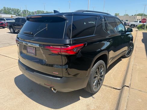 Used 2023 Chevrolet Traverse RS FWD image 5