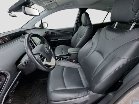 Used 2019 Toyota Prius Prime Advanced w/ Carpet Mat Package FWD image 13