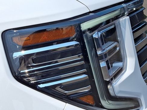 Used 2026 GMC Sierra 1500 SLT AWD/4WD image 9