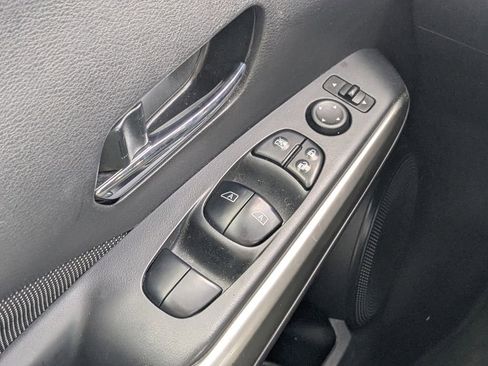 Used 2019 Nissan Kicks SV image 20