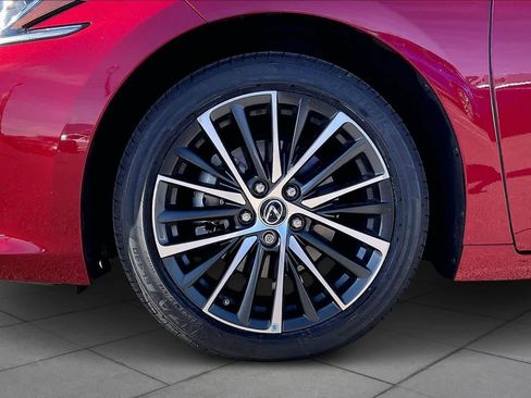 Used 2024 Lexus ES 350 w/ Premium Package image 9