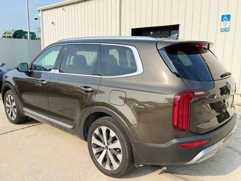 Used 2021 Kia Telluride S FWD image 3