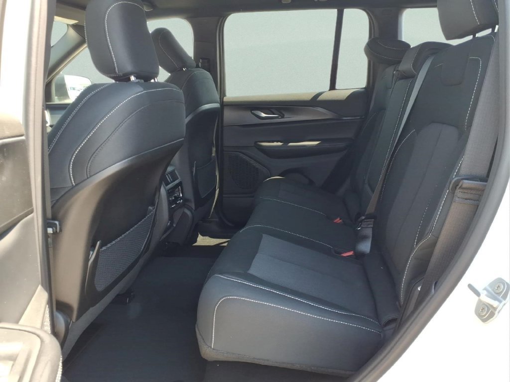 New 2026 Jeep Grand Cherokee Laredo AWD/4WD image 10