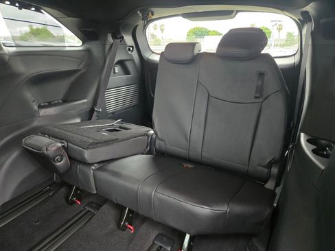 Used 2025 Toyota Sienna XSE AWD/4WD image 18
