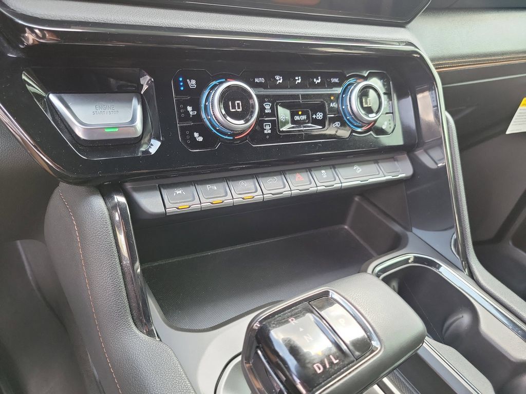 Used 2023 GMC Sierra 1500 AT4 w/ AT4 Premium Package AWD/4WD image 32