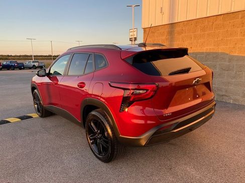 Used 2024 Chevrolet Trax ACTIV w/ Sunroof Package image 7