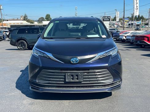 Used 2021 Toyota Sienna LE AWD/4WD image 6