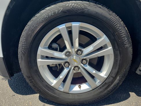 Used 2017 Chevrolet Equinox LS FWD image 11