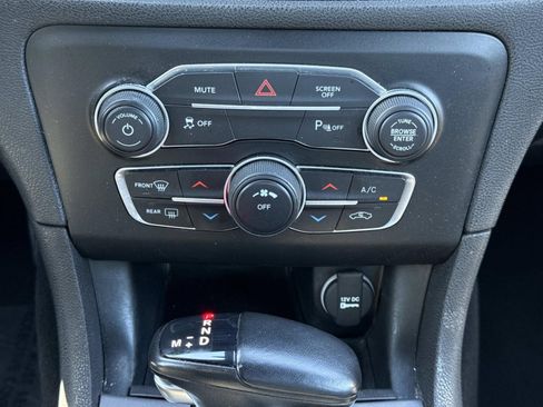 Used 2022 Dodge Charger SXT image 11