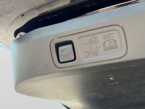 Used 2021 Ford Expedition Max XLT AWD/4WD image 32