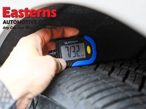 Used 2024 Cadillac Escalade Sport Platinum w/ LPO, ONYX Package image 32